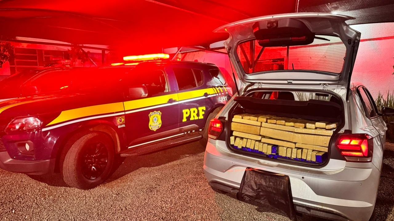 Mais de 420 quilos de maconha são apreendidos em carro roubado na BR-277, em São Miguel do Iguaçu