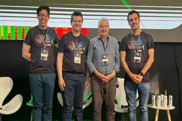 Imagem referente a notícia: Coopavel e Itaipu Parquetec reforçam parceria por inovação e conectividade