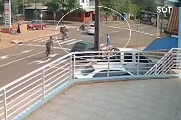 Imagem referente a notícia: Jovem de 19 anos fica ferido após colisão de trânsito no Bairro Periolo em Cascavel