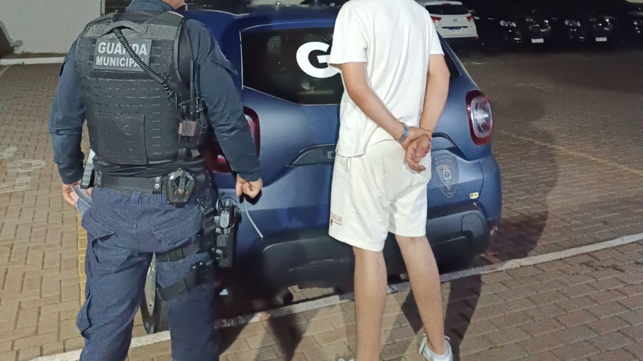 Jovem é preso em Cascavel após ignorar medida judicial e ir até a casa da ex-namorada
