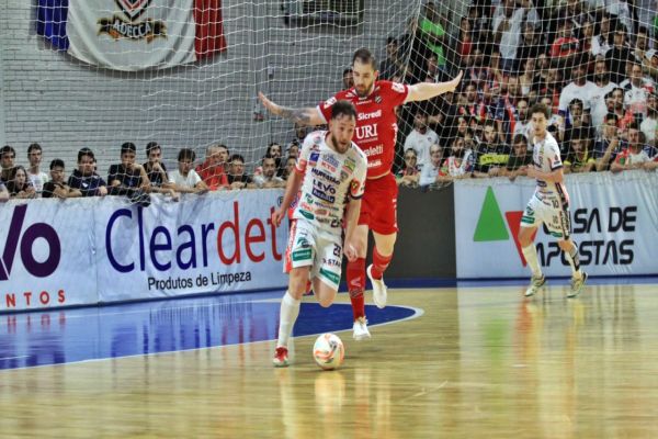 Imagem referente a notícia: Cascavel Futsal empata com o Atlântico e decisão da vaga fica para Erechim