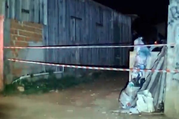 Imagem referente a notícia: Homem é brutalmente assassinado a facadas no bairro Interlagos, em Cascavel