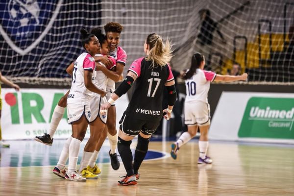 Imagem referente a notícia: Stein Cascavel vence o São José e garante vaga na final da Liga Feminina de Futsal 2025