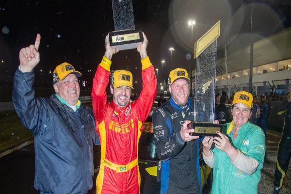 Imagem referente a notícia: 39ª Cascavel de Ouro: Rafael Decker e Marlon Bastos conquistam o troféu mais tradicional do automobilismo nacional