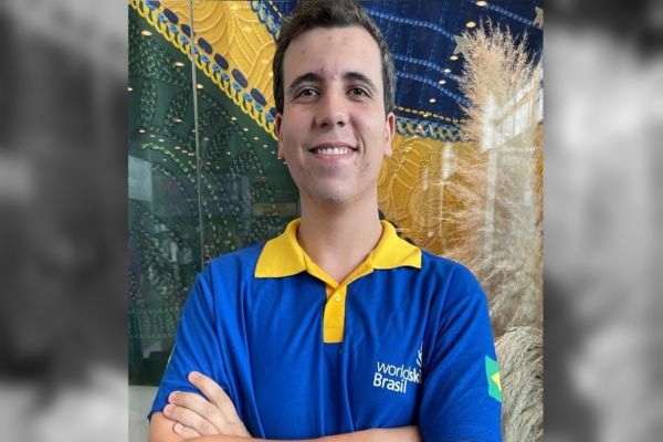 Imagem referente a notícia: Cascavelense representa o Brasil em competição de profissões técnicas no Chile