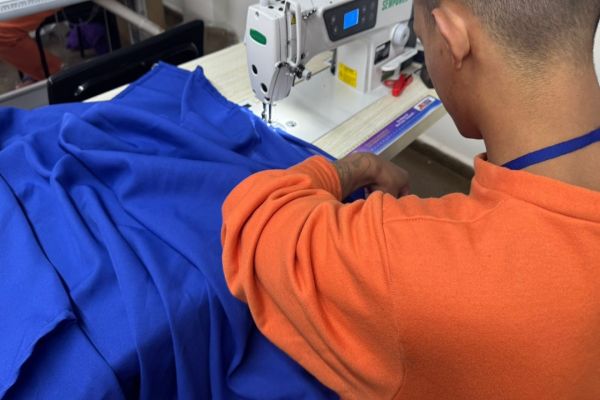 Curso de Costura Industrial forma 38 pessoas privadas de liberdade em penitenciária de Cascavel
