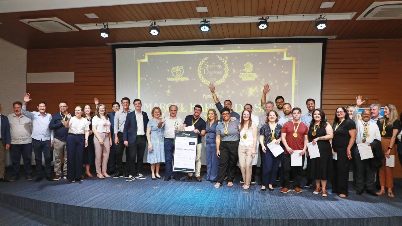 Servidor público é homenageado com o Troféu Servidor Destaque 2025 em Cascavel