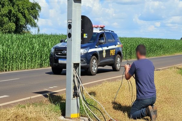 Imagem referente a notícia: Homem é detido pela PRF furtando fios de um radar na rodovia BR-163, entre Santa Tereza do Oeste e Lindoeste