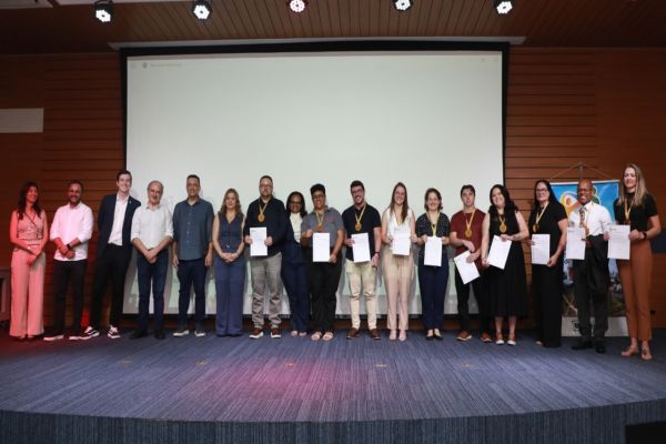 Imagem referente a notícia: Prefeitura de Cascavel anuncia aumento do vale-alimentação e o pagamento do 13º em parcela única