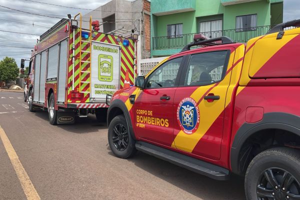 Imagem referente a notícia: Curto-circuito causa princípio de incêndio e mobiliza bombeiros no Bairro Cascavel Velho