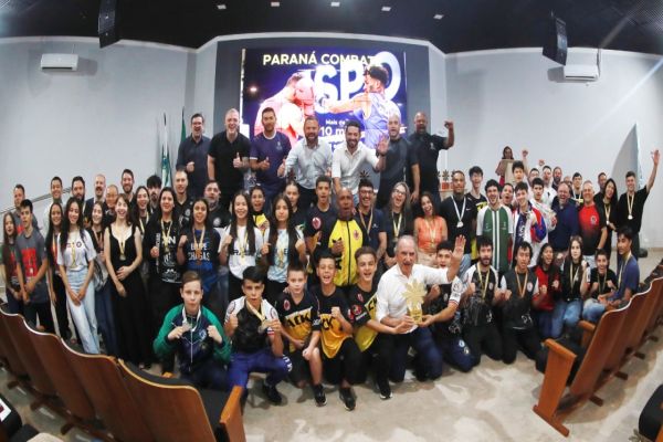 Cascavel celebra tetracampeonato no Paraná Combate e presta homenagem a atletas