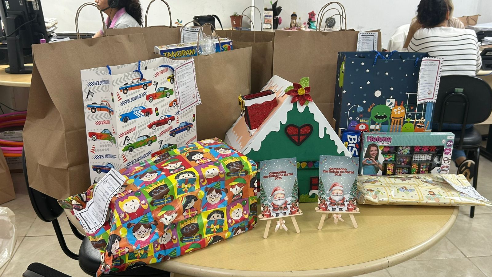Cascavelenses dão show de solidariedade e adotam todas as cartinhas de crianças e adolescentes da Campanha de Natal