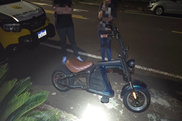 Adolescente de 15 anos é flagrado pilotando scooter elétrica irregular e tem veículo recolhido em Cascavel