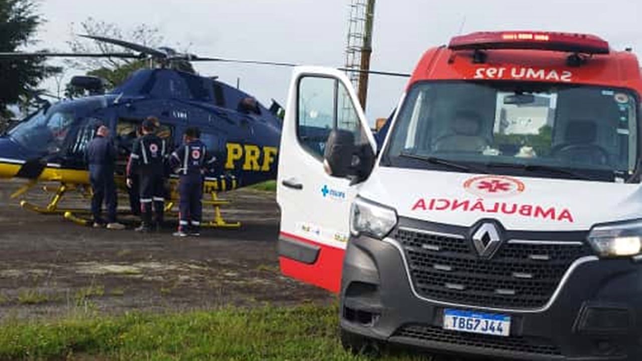 Helicóptero da PRF realiza resgate aéreo em Paranaguá, mas paciente não sobrevive durante o transporte