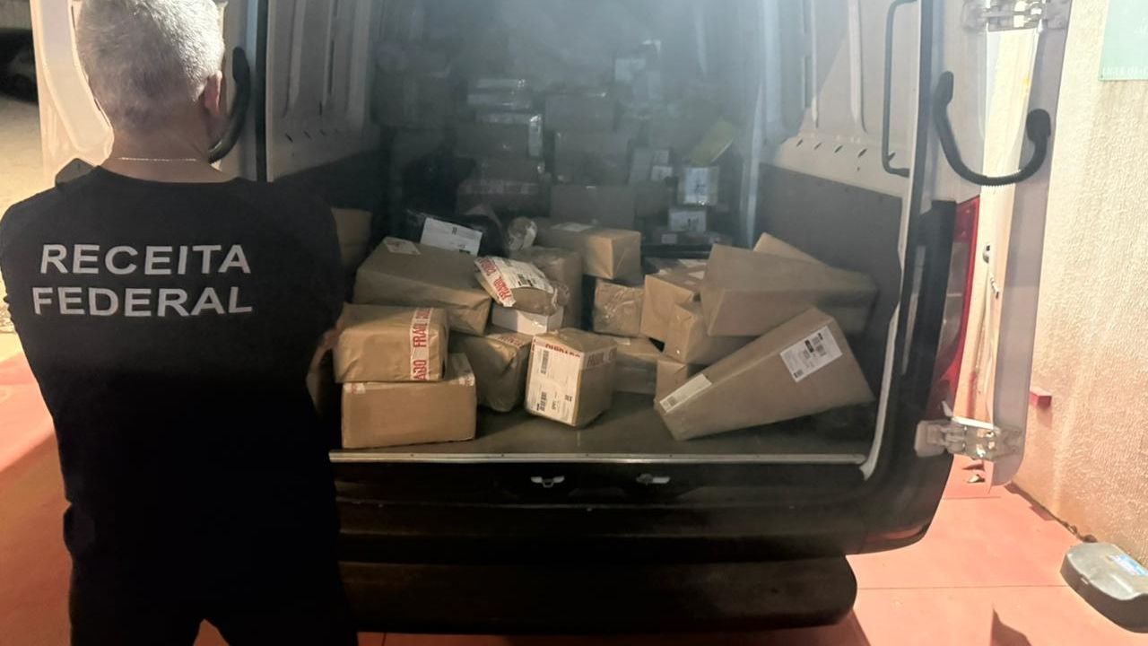 Receita Federal em Cascavel apreende R$ 150 mil em produtos irregulares durante operação de fiscalização