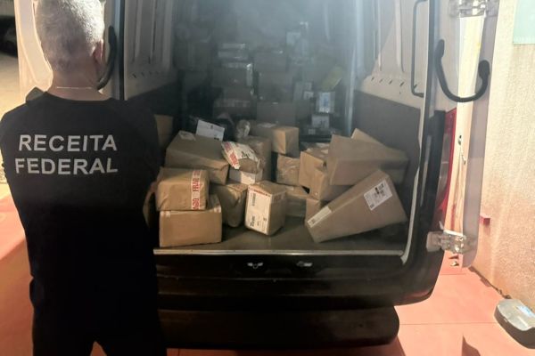 Receita Federal em Cascavel apreende R$ 150 mil em produtos irregulares durante operação de fiscalização