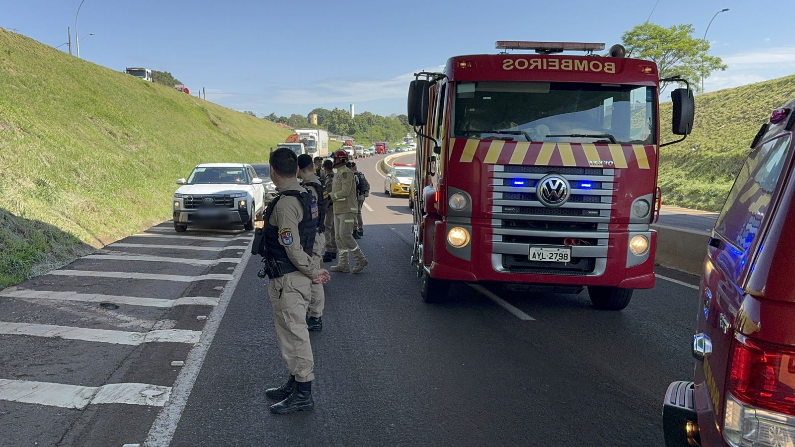 Adolescente cai de viaduto e fica gravemente ferida na PRC-467 em Cascavel