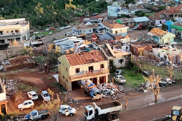 Imagem referente a notícia: Governo do Paraná vai liberar R$ 50 milhões de Fundo de Calamidade para reconstrução de Rio Bonito do Iguaçu