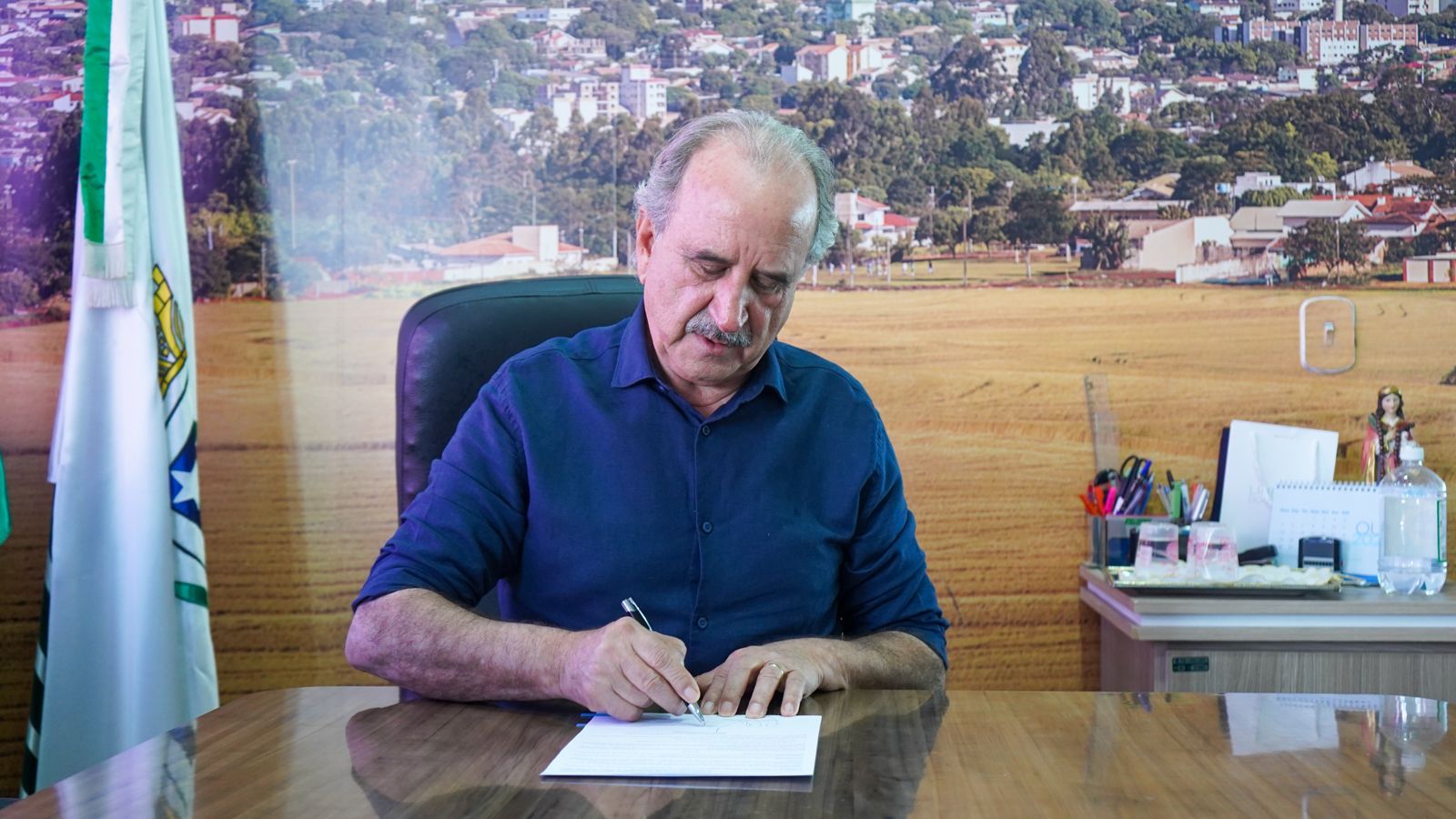 Renato Silva assina decreto de apoio humanitário com maquinários, servidores e doações a Rio Bonito do Iguaçu