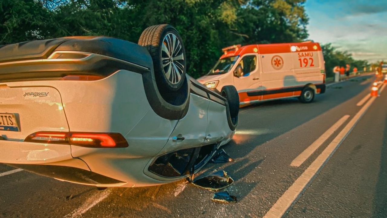 Capotamento mobiliza equipe do SAMU de Cascavel na região de Ubiratã