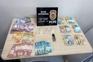 Imagem referente a notícia: GDE cumpre mandado e prende casal por tráfico de drogas em Cascavel