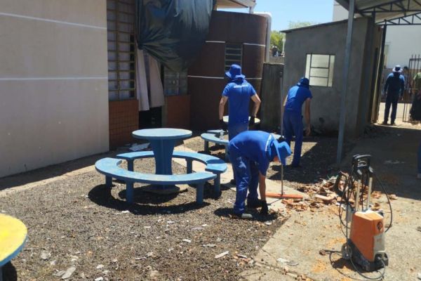 Imagem referente a notícia: Paraná coloca presos para reconstruir escolas e Apae de Rio Bonito do Iguaçu