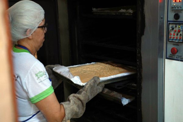 Começam preparativos do bolo gigante de quase uma tonelada para aniversário de 74 anos de Cascavel