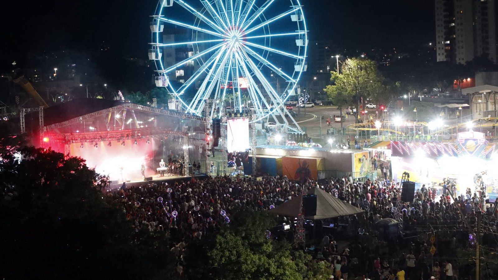74 ANOS | Prefeitura celebra aniversário de Cascavel com corrida, almoço dos pioneiros, bolo gigante, show e até chegada do Papai Noel