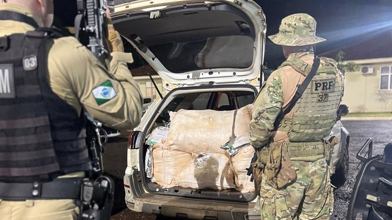 PRF apreende carro com 700 quilos de agrotóxicos contrabandeados na BR-163 em Toledo