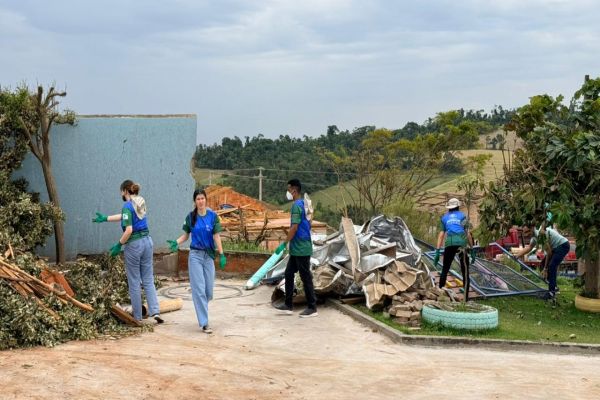 Imagem referente a notícia: Acadêmicos da Unioeste se unem à reconstrução de Rio Bonito do Iguaçu