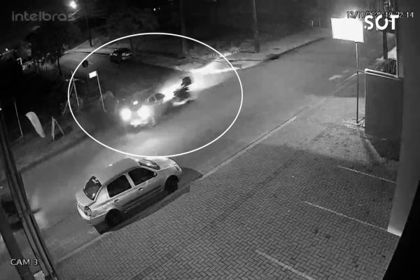 Motociclista fica ferido após colisão entre moto e carro no Jardim Nova Cidade em Cascavel