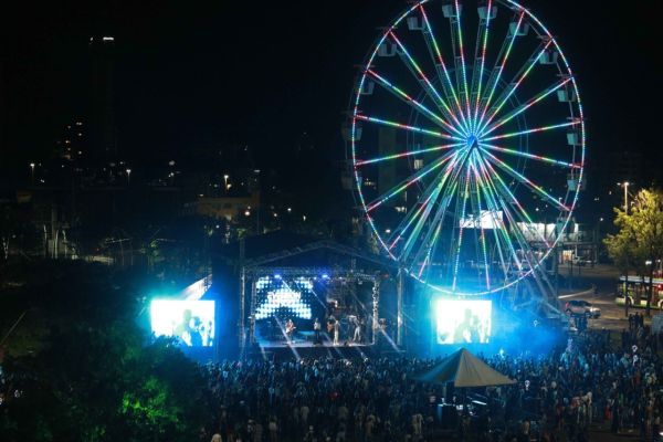 Imagem referente a notícia: Natal de Luz e Paz marca aniversário de 74 anos de Cascavel com noite histórica