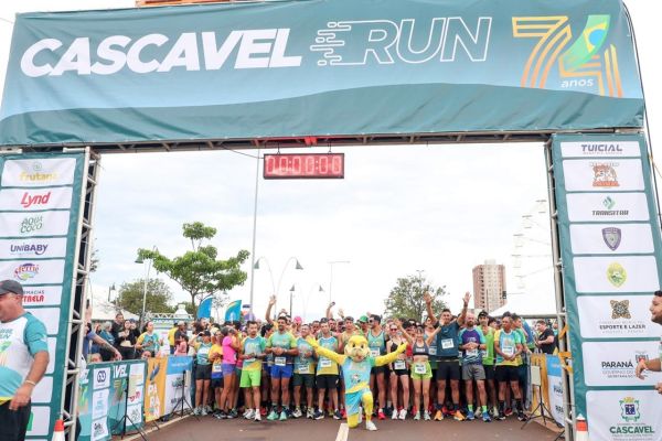 Imagem referente a notícia: Cascavel celebra 74 anos com maior corrida de rua da história da cidade e arrecada mais de 2,5 toneladas de ração para animais