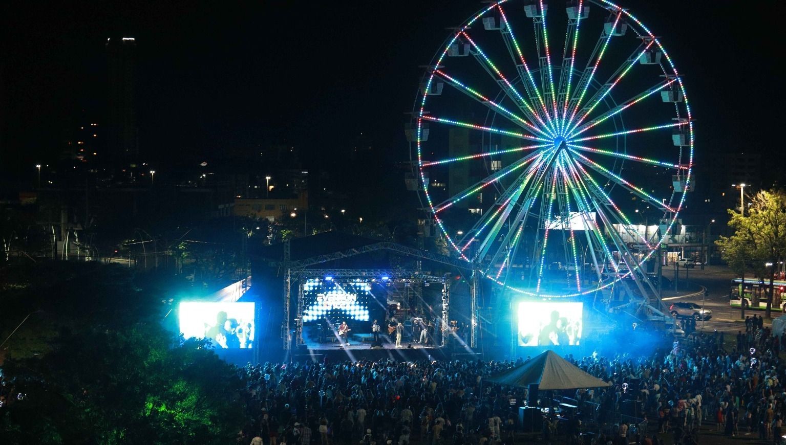 Natal de Luz e Paz marca aniversário de 74 anos de Cascavel com noite histórica