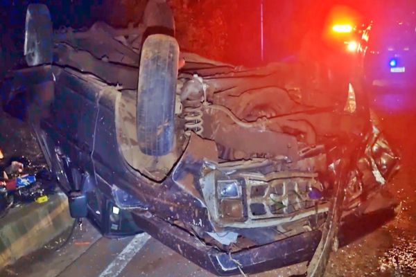 Imagem referente a notícia: Colisão traseira deixa motorista gravemente ferido na BR-277, em trecho sentido Cascavel
