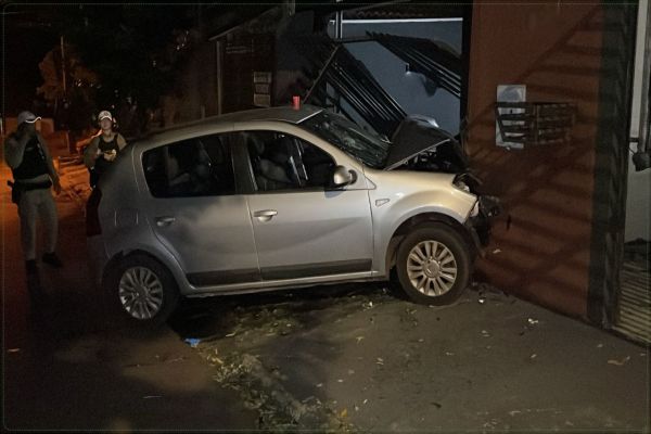 Imagem referente a notícia: Cadeirante fica ferido após bater contra portão de residência em Cascavel