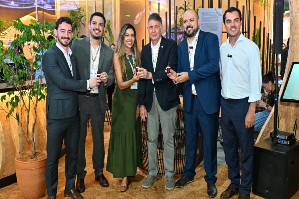 Na COP 30, Itaipu, CIBiogás e Itaipu Parquetec apresentam primeira amostra de bio-syncrude do Brasil