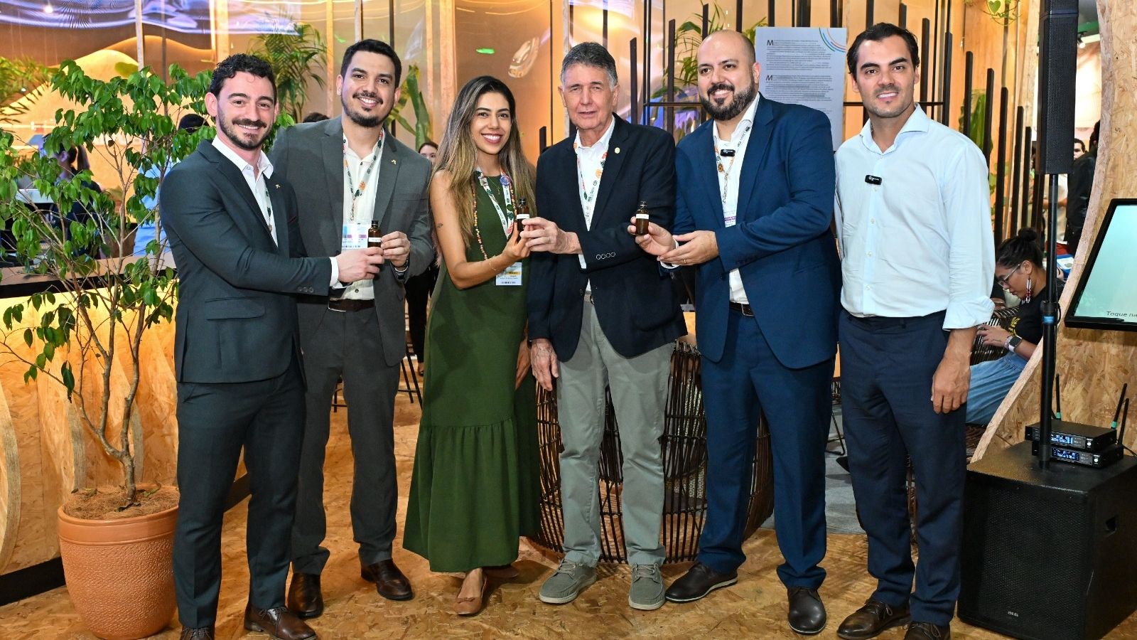 Na COP 30, Itaipu, CIBiogás e Itaipu Parquetec apresentam primeira amostra de bio-syncrude do Brasil