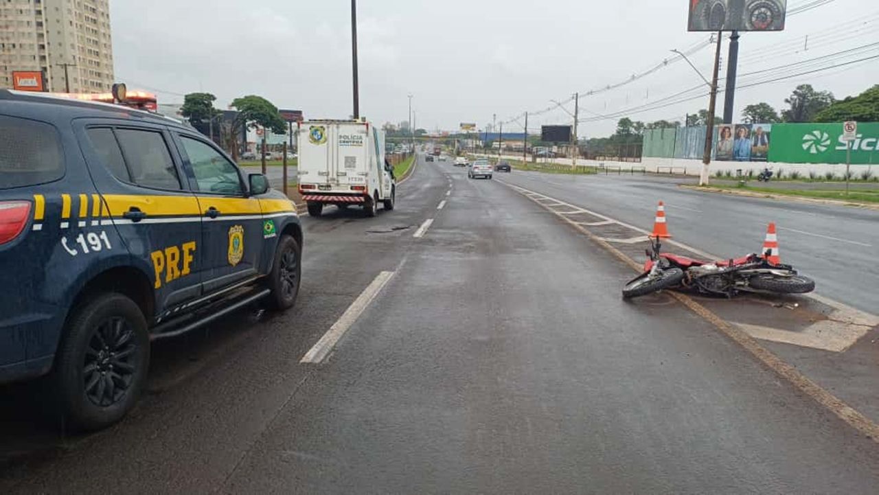 Pai morre e adolescente fica ferido em acidente de moto na BR-376, em Maringá