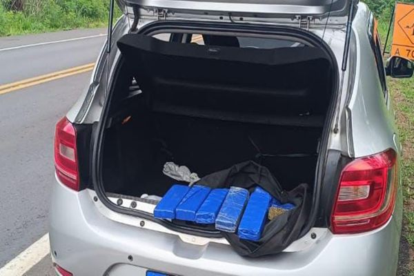 Imagem referente a notícia: BPMOA apreende 30 quilos de maconha durante operação na BR-163 em Capitão Leônidas Marques