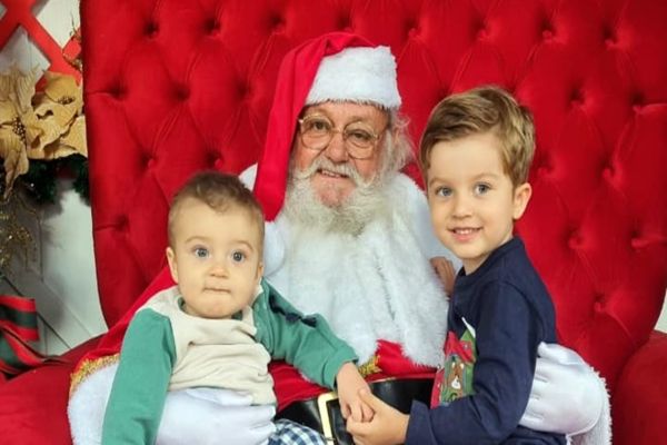 Imagem referente a notícia: Natal Luz e Paz: Casinha do Papai Noel está de portas abertas para receber as famílias