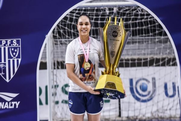 Ana Rafaela decide e garante o título do Paranaense Série Prata para o Stein Cascavel Futsal