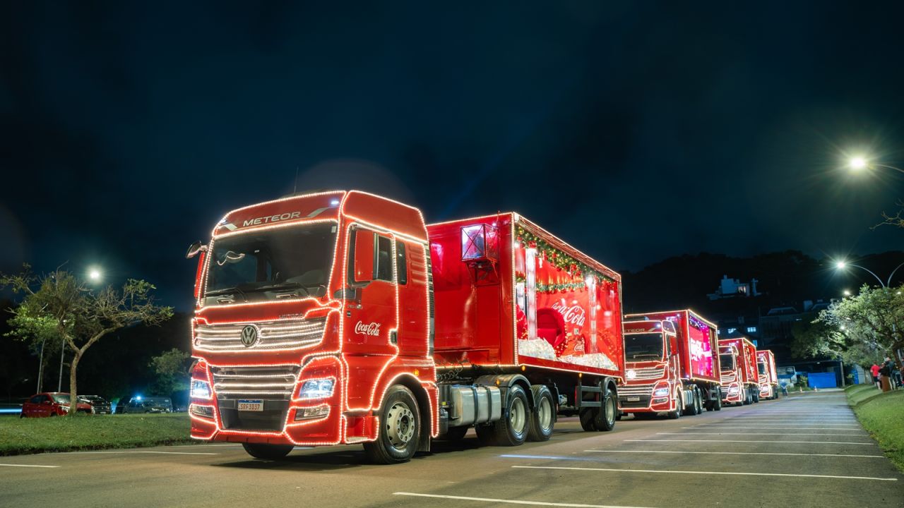 Caravana de Natal da Coca-Cola FEMSA Brasil passa por Cascavel e Toledo em 26 de novembro de 2025
