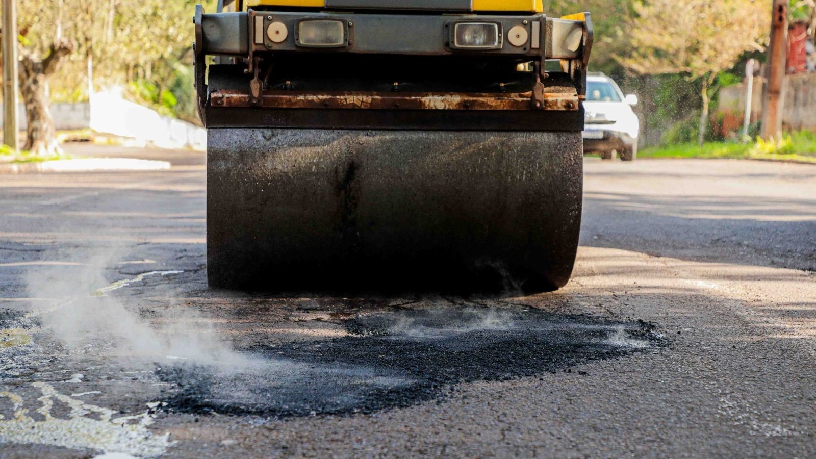 🚧 Mobilização! Secretaria de Obras inicia operação tapa-buracos em diversas vias da cidade