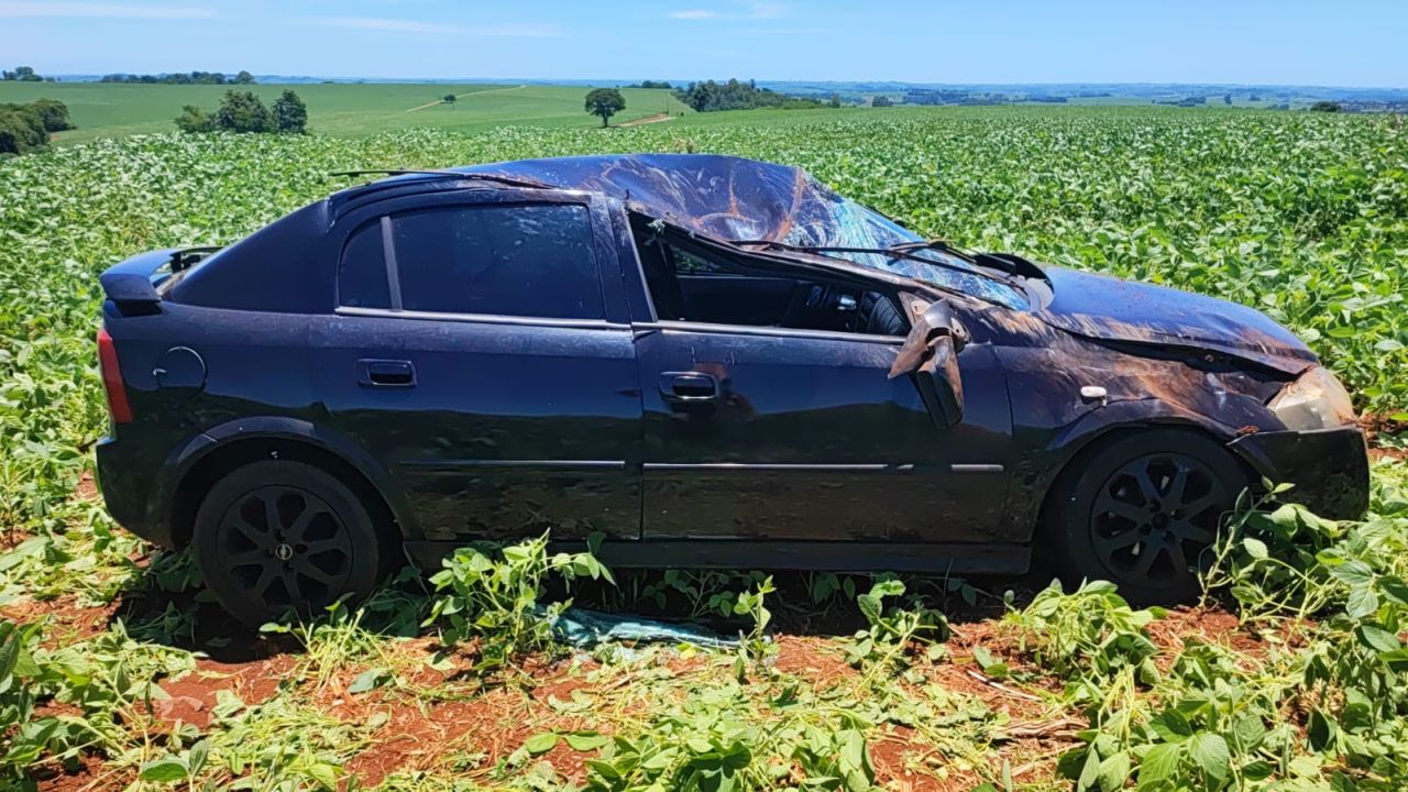 Capotamento é registrado na PR-474 em Anahy