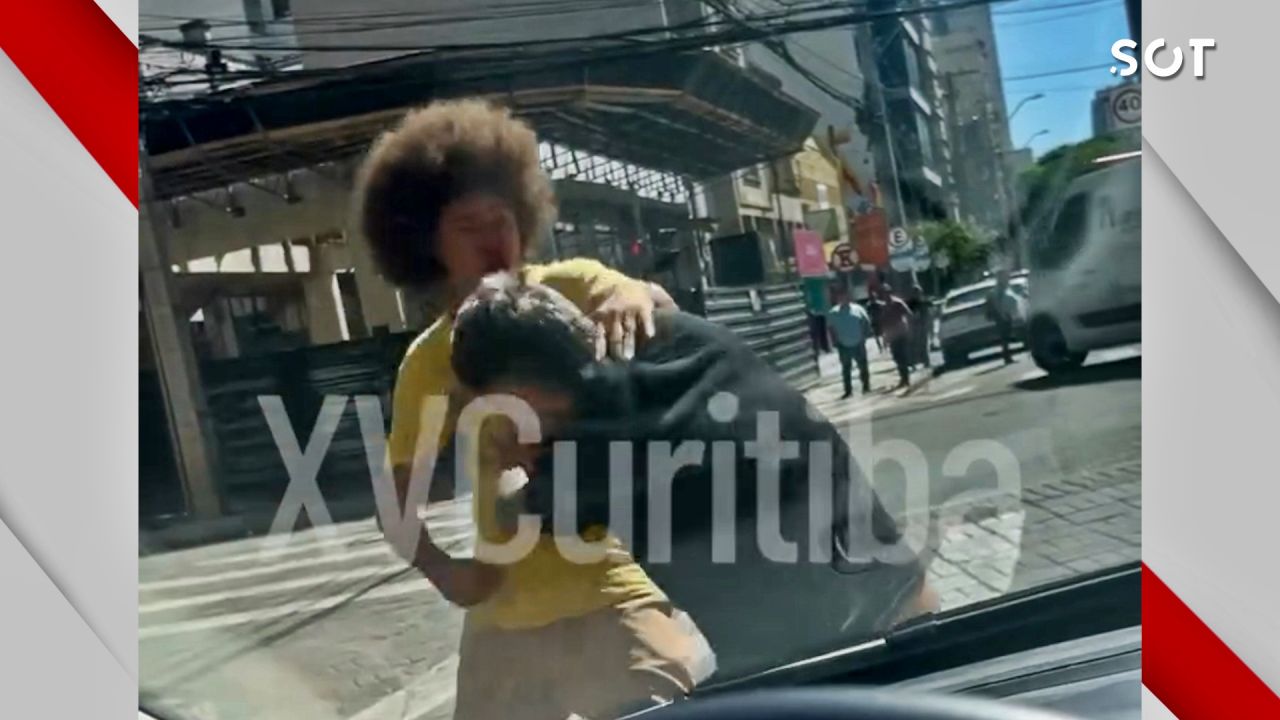 Deputado Renato Freitas (PT) aparece ferido após briga e troca de socos no centro de Curitiba