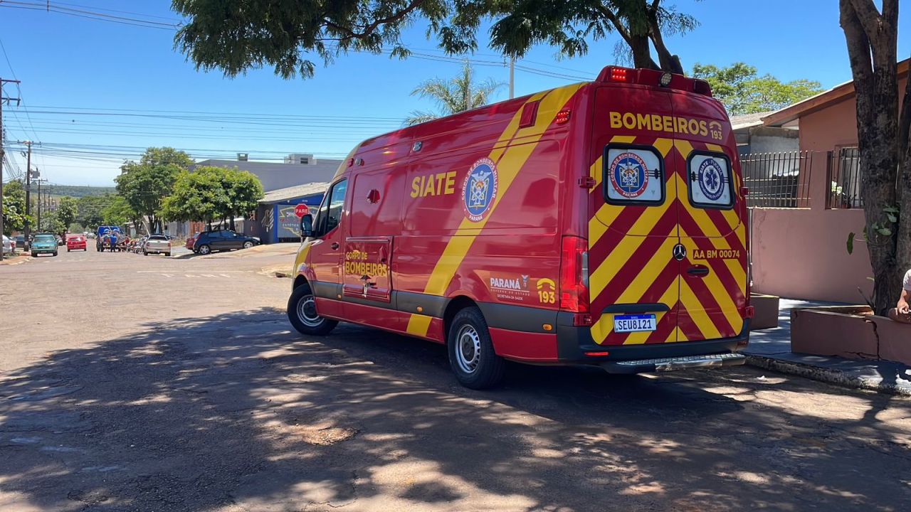 Motociclista de 19 anos fica ferido em colisão no Bairro Brasília em Cascavel