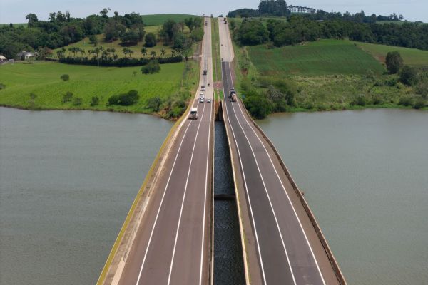 Imagem referente a notícia: EPR Iguaçu completa seis meses de concessão com a recuperação de 350 km de malha viária e atendimento de 424 usuários por dia