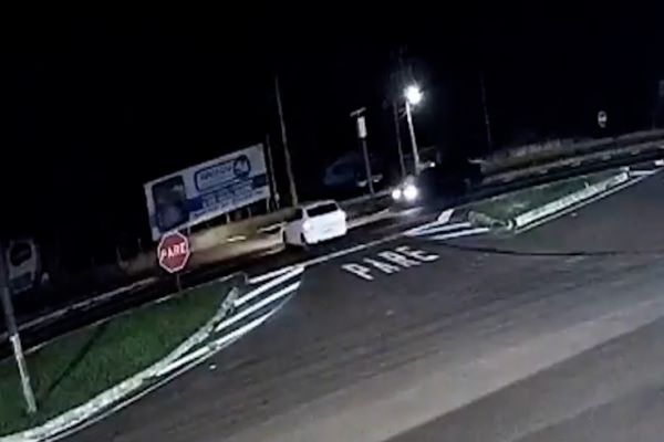Imagem referente a notícia: Acidente entre dois veículos interditou parcialmente a BR-277 em Santa Tereza do Oeste