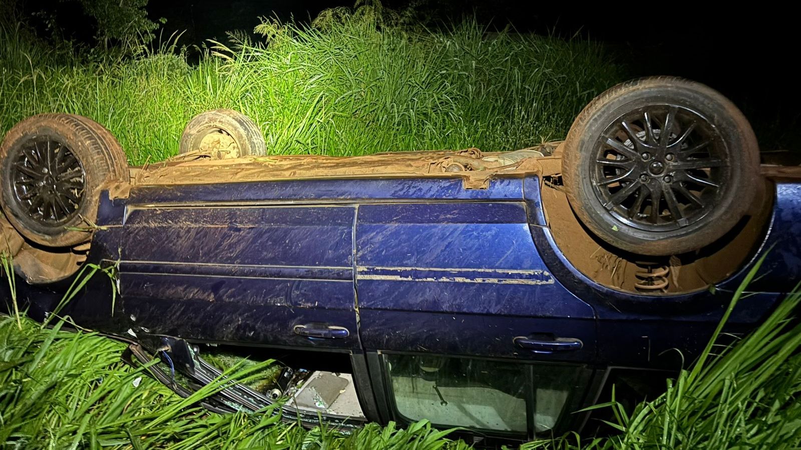 Santana e Corsa se envolvem em colisão na PR-471 em Catanduvas; Um dos carros chegou a capotar